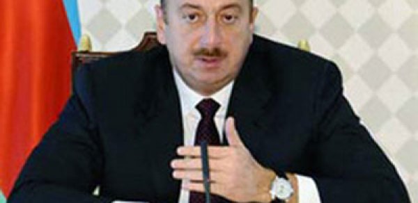 Prezident mədəniyyət xadimlərinə fəxri adlar verdi