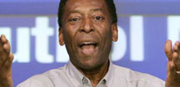 Pele: Messi dahi futbolçu deyil