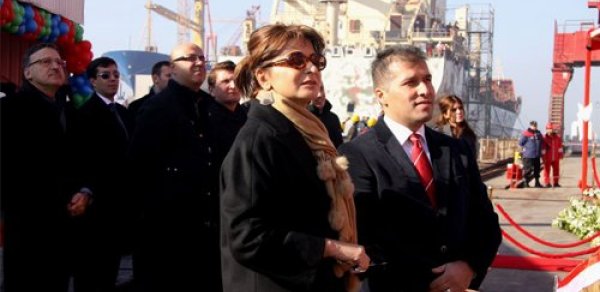 "Palmali"nin "Muğan" tankeri suya endirildi (FOTO)