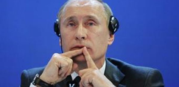 Putin xalqı təhqir etdi:“Elə bildim onların sinəsindən asılan prezervativdir”