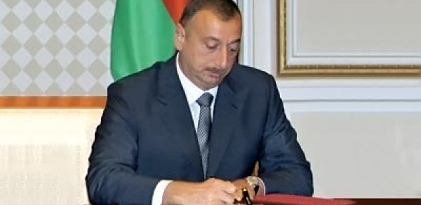 Prezident müdafiə sənayesi işçiləri təltif etdi