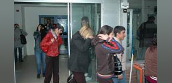 Antaliyada 3 azərbaycanlı qadın bir kişiylə cinsi əlaqəyə girərkən saxlanıldı