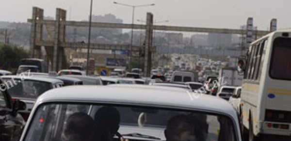 Bakıda dəhşət: gənc qız öldü, yollar bağlandı