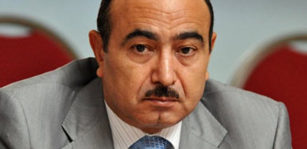 Əli Həsənov: “Sifariş yerinə yetirirlər”