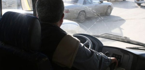 Bakıda 16 yaşlı avtobus sürücüsü sərnişinlərə dəhşət dolu anlar yaşatdı