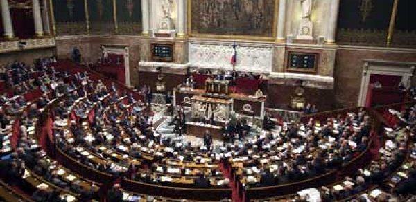 Fransada narazılıq getdikcə artır, Sarkozinin sonu yaxınlaşır