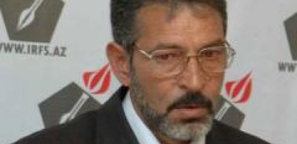 Mirzə Sakit Eynulla Fətullayevi yaltaqlıqla günahlandırdı
