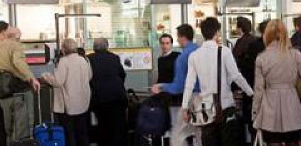 800- ə yaxın vətəndaşın Azərbaycandan çıxması qadağan edildi
