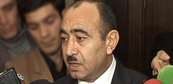 Əli Həsənovdan Ziyalılar Forumu ilə bağlı açıqlama