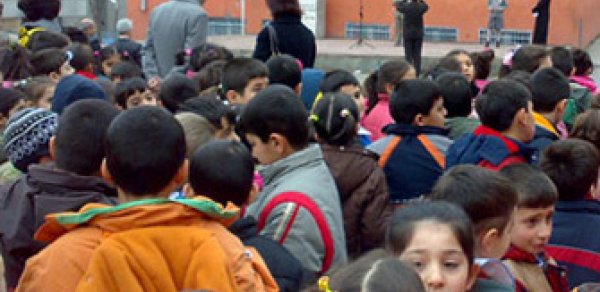 Bakı məktəbində həyacan dolu anlar yaşandı: Şagirdlər evakuasiya olundu