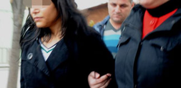 14 yaşlı qız üstünə qışqıran atasını öldürdü - FOTO