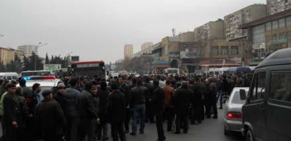 Bakıda taksi sürücülərinin etirazı davam edir