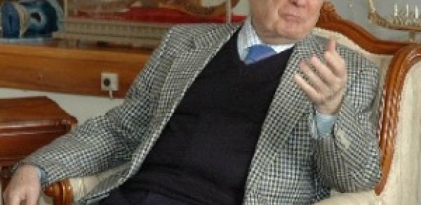 Hakimiyyəti çevirən adam özünü öldürməyə hazırlaşır - FOTOLAR