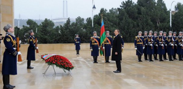 Prezident İlham Əliyev Şəhidlər xiyabanını ziyarət edib