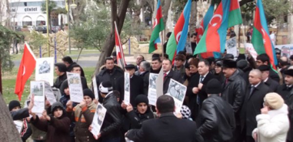 Fransa səfirliyi qarşısında etiraz aksiyası keçirilib - FOTOLAR