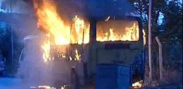 Bakıda sərnişin avtobusu yandı