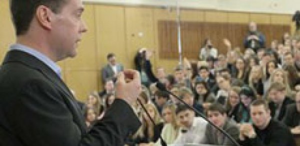 Tələbənin prezidentə sualı: Səddam kimi ölməyə hazırsanmı?