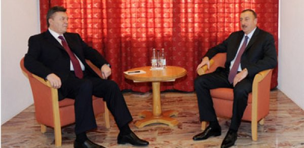 İlham Əliyev Viktor Yanukoviçlə görüşdü