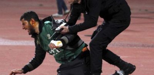 Tarixdə ilk futbol qətliamı: meydanın mərkəzində 74 nəfər öldü - FOTOLAR