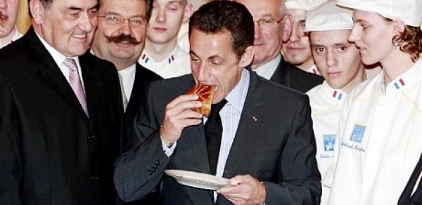 Prezident bir gündə içkiyə və yeməyə 15 min dollar xərcləyir - FOTOLAR