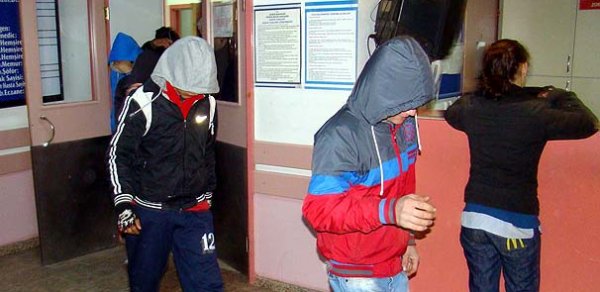 6 nəfər 17 yaşlı qızı zorladı - FOTO