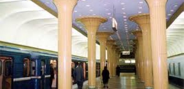 Bakı metrosunda növbəti dəfə problem yaşandı