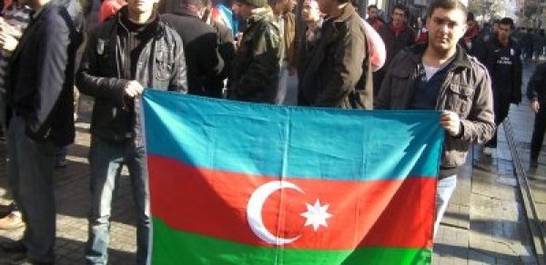 İstanbulun mərkəzi Azərbaycan bayrağına bürünür - EKSKLÜZİV FOTOLAR