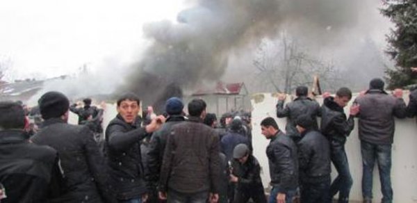 Quba İcra Hakimiyyətinin binası yandırıldı, aksiya iştirakçıları həbs edildi
