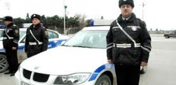 Yol polisindən qadınlara 