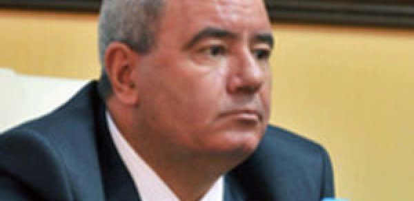Nazir qadınları təbrik etdi