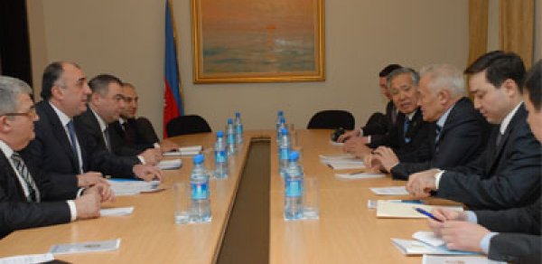 Elmar Məmmədyarov A.Amangəldi ilə görüşdü