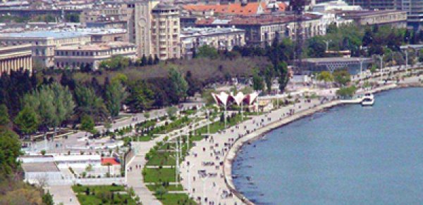 Bulvarda 37 yaşlı qadın özünü dənizə atdı