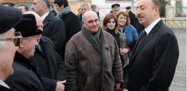 Prezident İlham Əliyev Cümə məscidində oldu