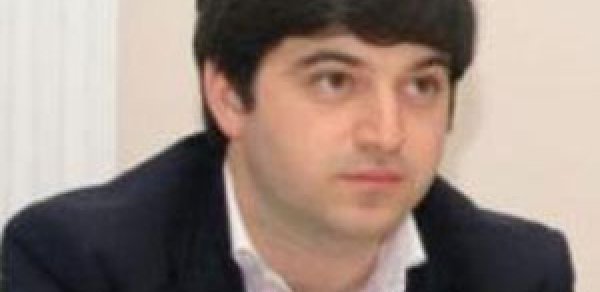 Nazirin oğlu ilə bağlı material dərc edən qəzet üzr istədi