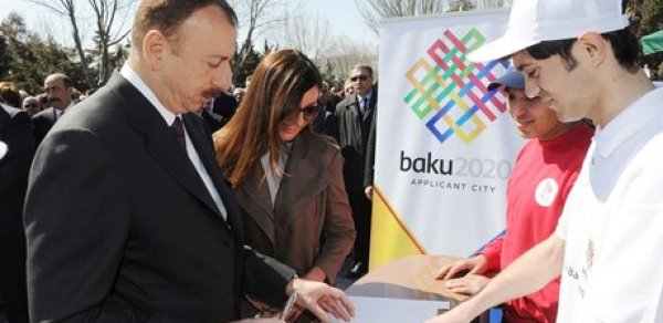 İlham Əliyev və xanımı Mehriban Əliyeva Bakı 2020-yə dəstək oldular - FOTO