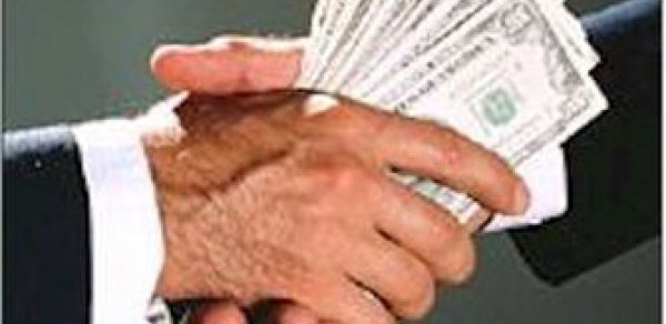 Daha bir vəzifəli şəxs rüşvət alarkən həbs olundu
