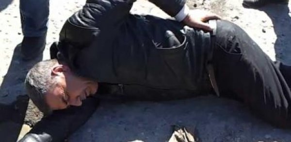 Nəqliyyat nazirliyinin işçiləri taksi sürücüsünü belə döydü - FOTO-VİDEO