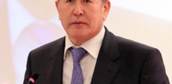 Atambayev və yoldaşı Heydər Əliyev Fondunda