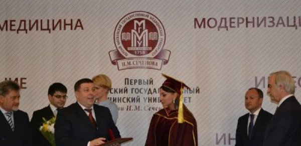 Mehriban Əliyeva fəxri professor oldu