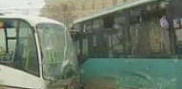 Bakıda 2 avtobus toqquşdu - QƏZA