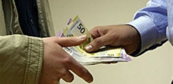 Rüşvət alan və rüşvət verən şəxslər iş başında yaxalandı
