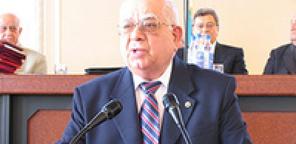 Daha bir akademik vəfat etdi