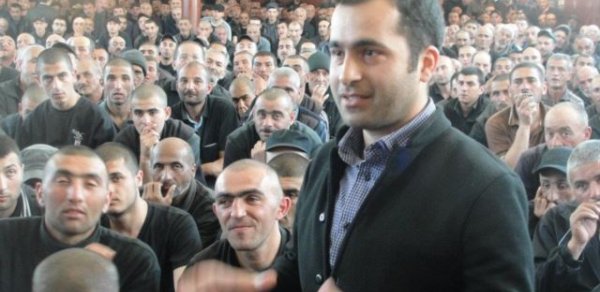 Bəxtiyar Hacıyev və digər məhbuslara kitab verildi - FOTOLAR