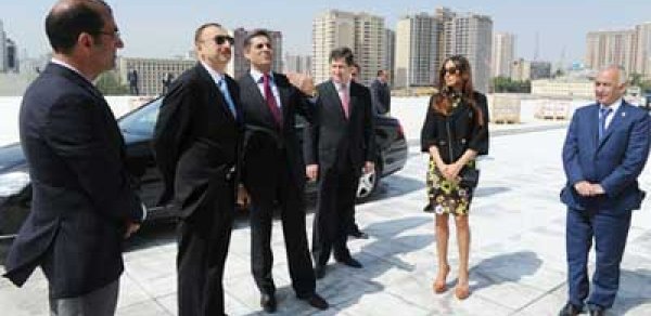 İlham Əliyev Nərimanov rayonunda görülən abadlıq işləri ilə tanış oldu