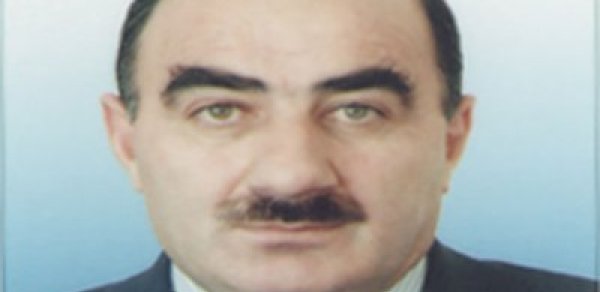 Azərbaycanda universitet müəlliminin evindən külli miqdarda pul çıxdı