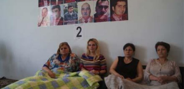Xarici jurnalistlər Bakıda aclıq aksiyası edənlərlə görüşdülər