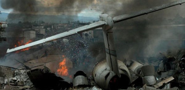 Nigeriyada təyyarə yaşayış binasına çırpıldı: 153 ölü