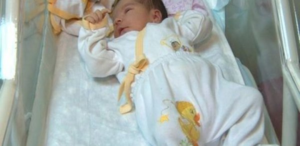 16 yaşlı ana körpəsini atıb qaçdı – FOTOLAR
