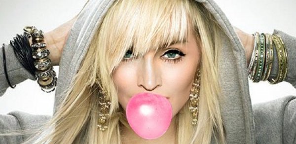 Madonna şalvarını çıxartdı, kişilər donub qaldı – VİDEO