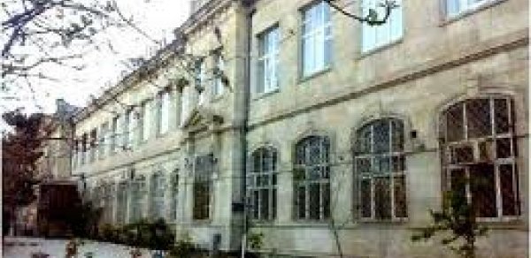 “Təfəkkür” universitetinin müəlliminin məhkəməsi başladı